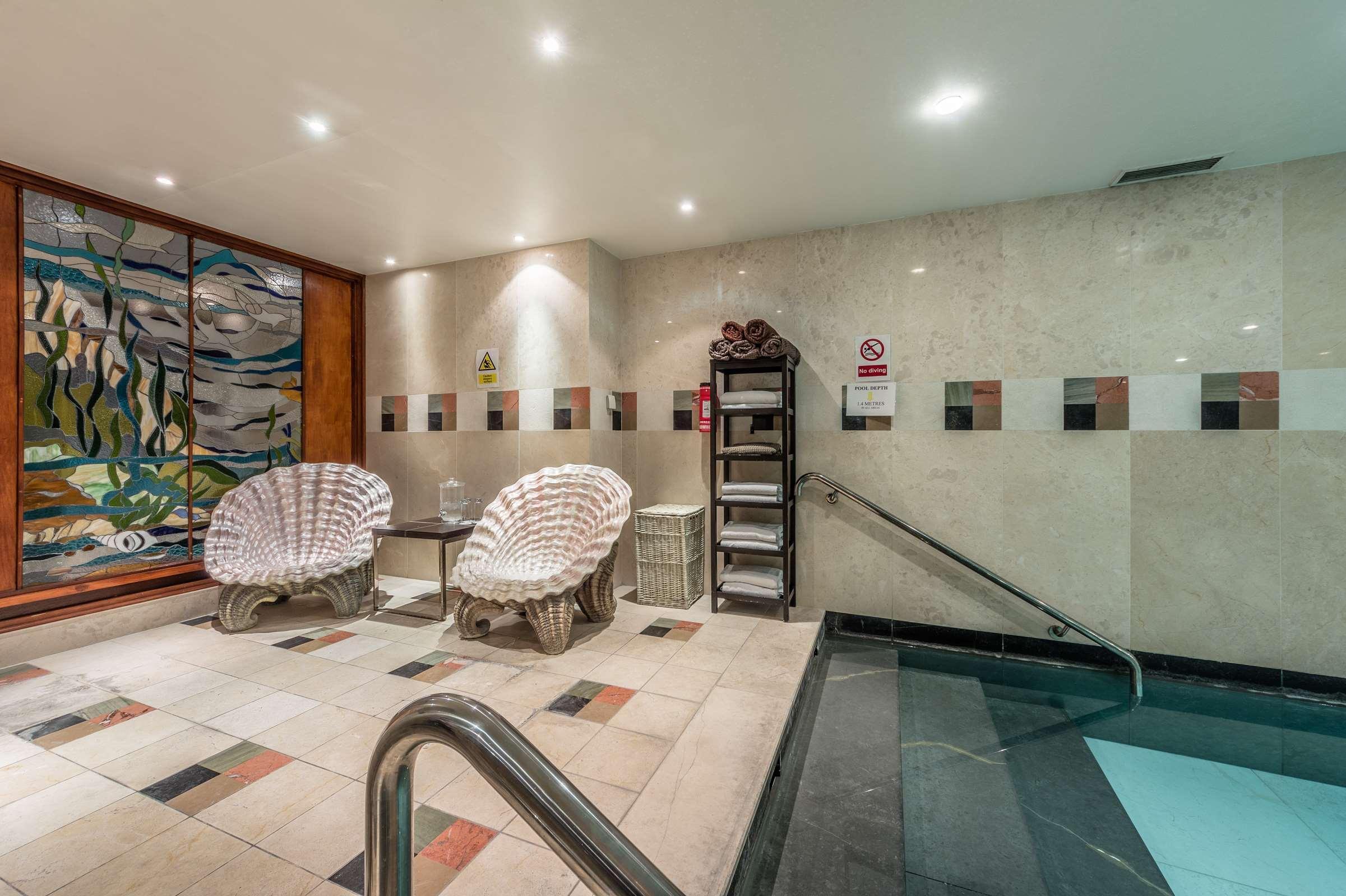 Courthouse Hotel Лондон Экстерьер фото The swimming pool at the hotel