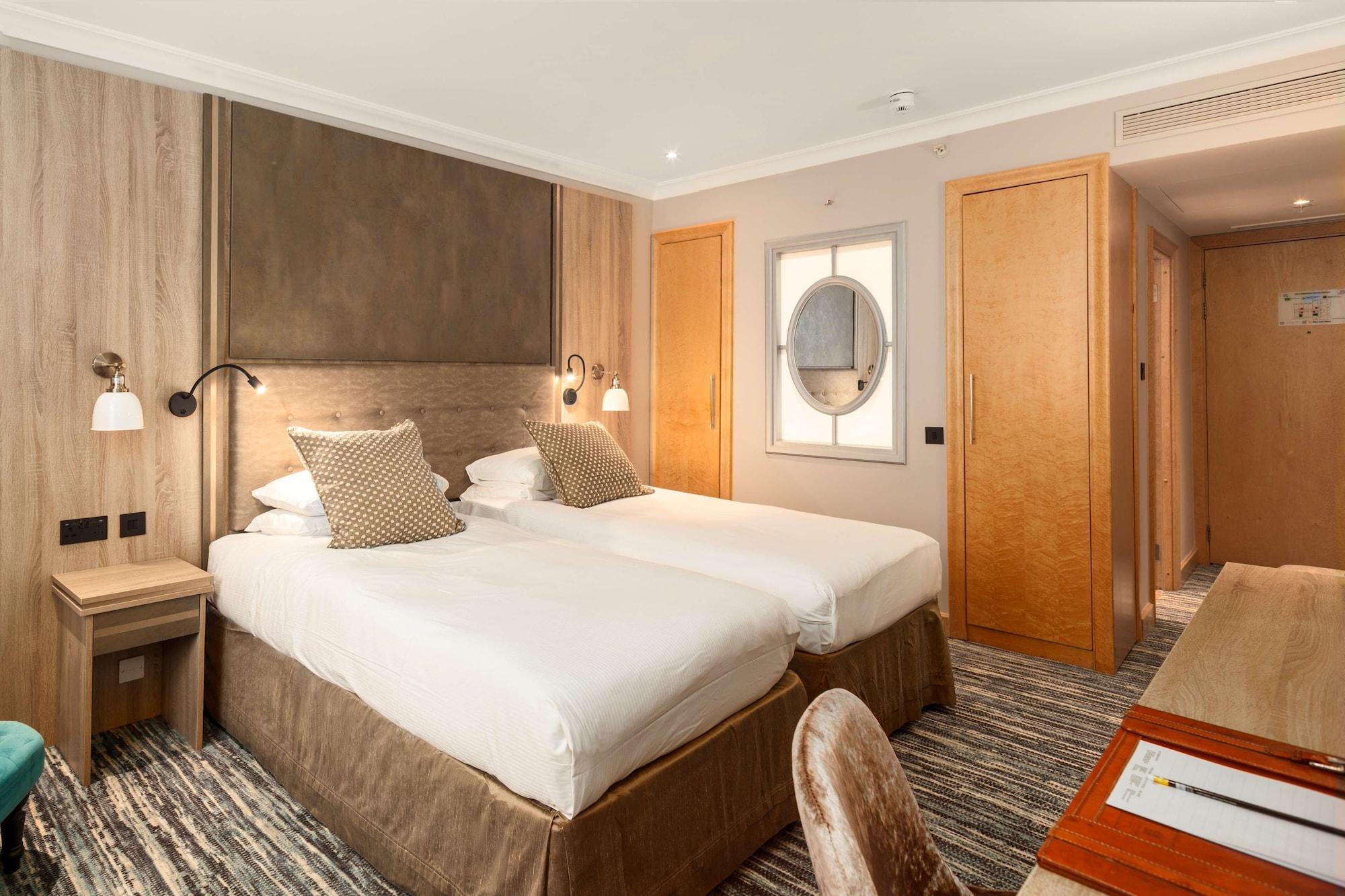 Courthouse Hotel Лондон Экстерьер фото A room at the hotel