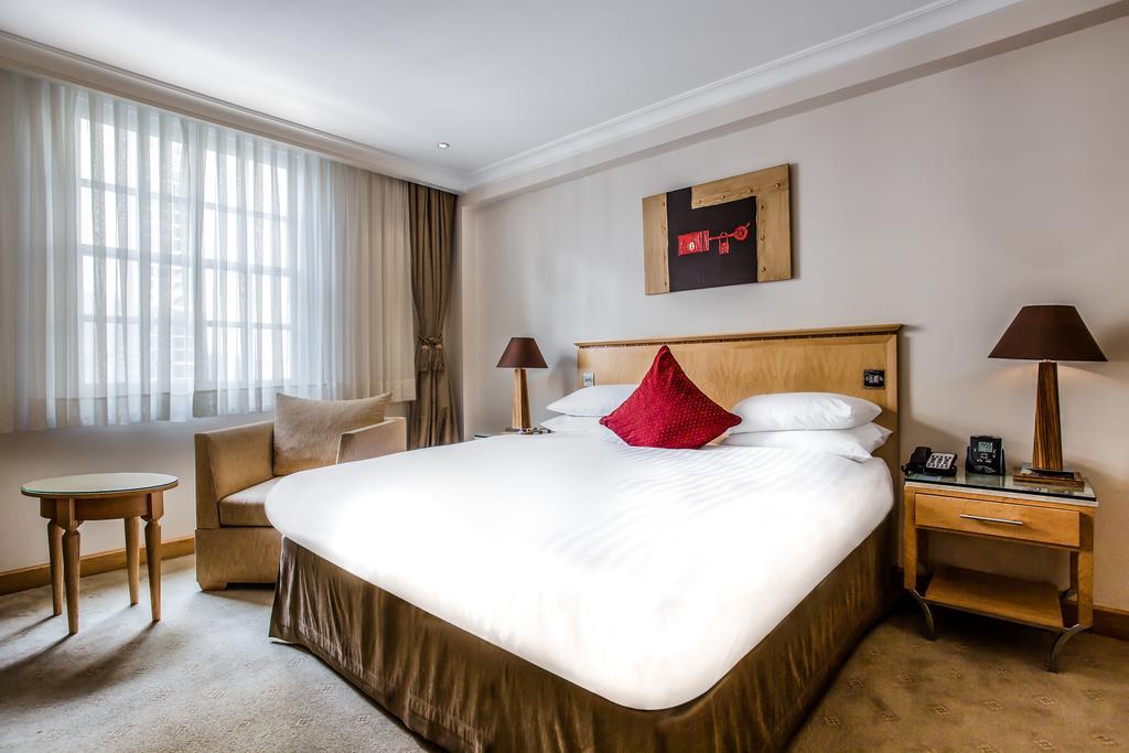 Courthouse Hotel Лондон Экстерьер фото A room at the hotel