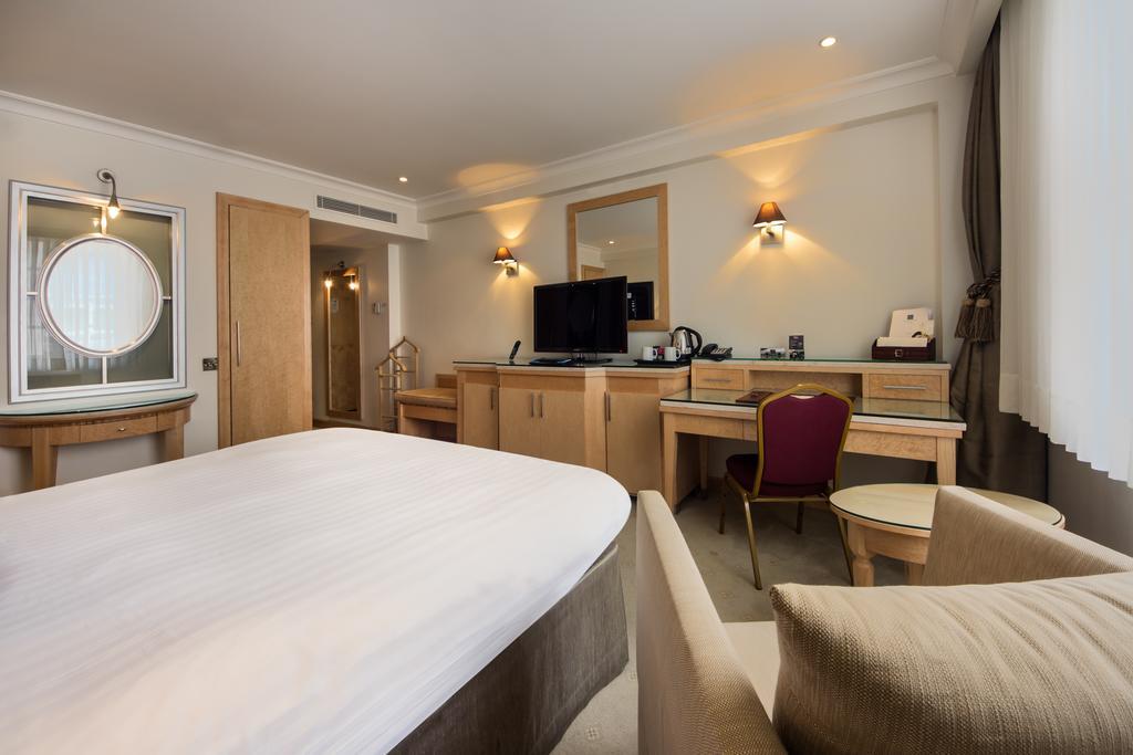 Courthouse Hotel Лондон Экстерьер фото A room at the hotel